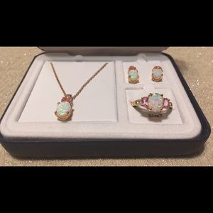Brand New in box, 14K Opal necklace set